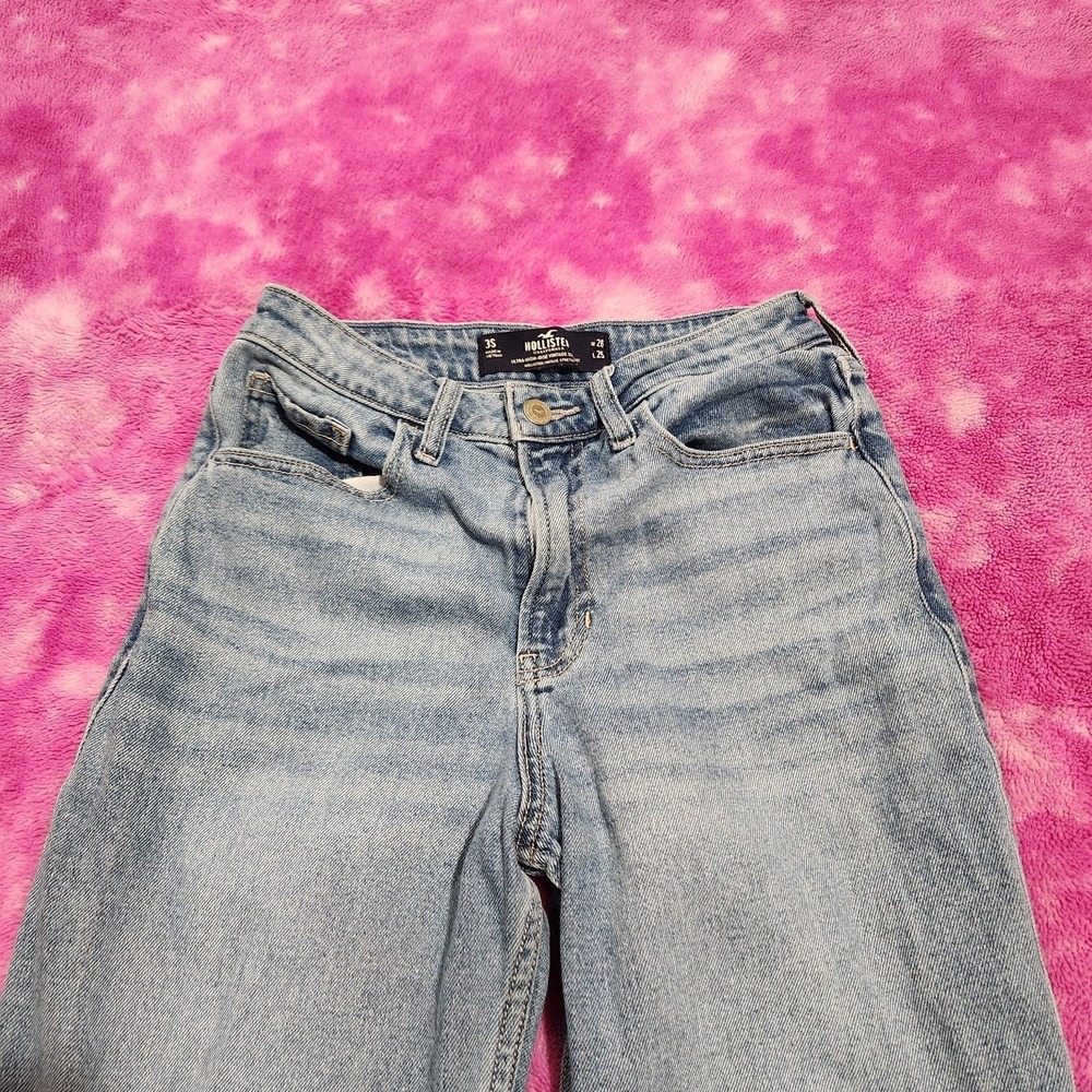 Hollister Ultra High Rise Vintage Straight Jeans Women's 26x23 | Light Wash Fray
